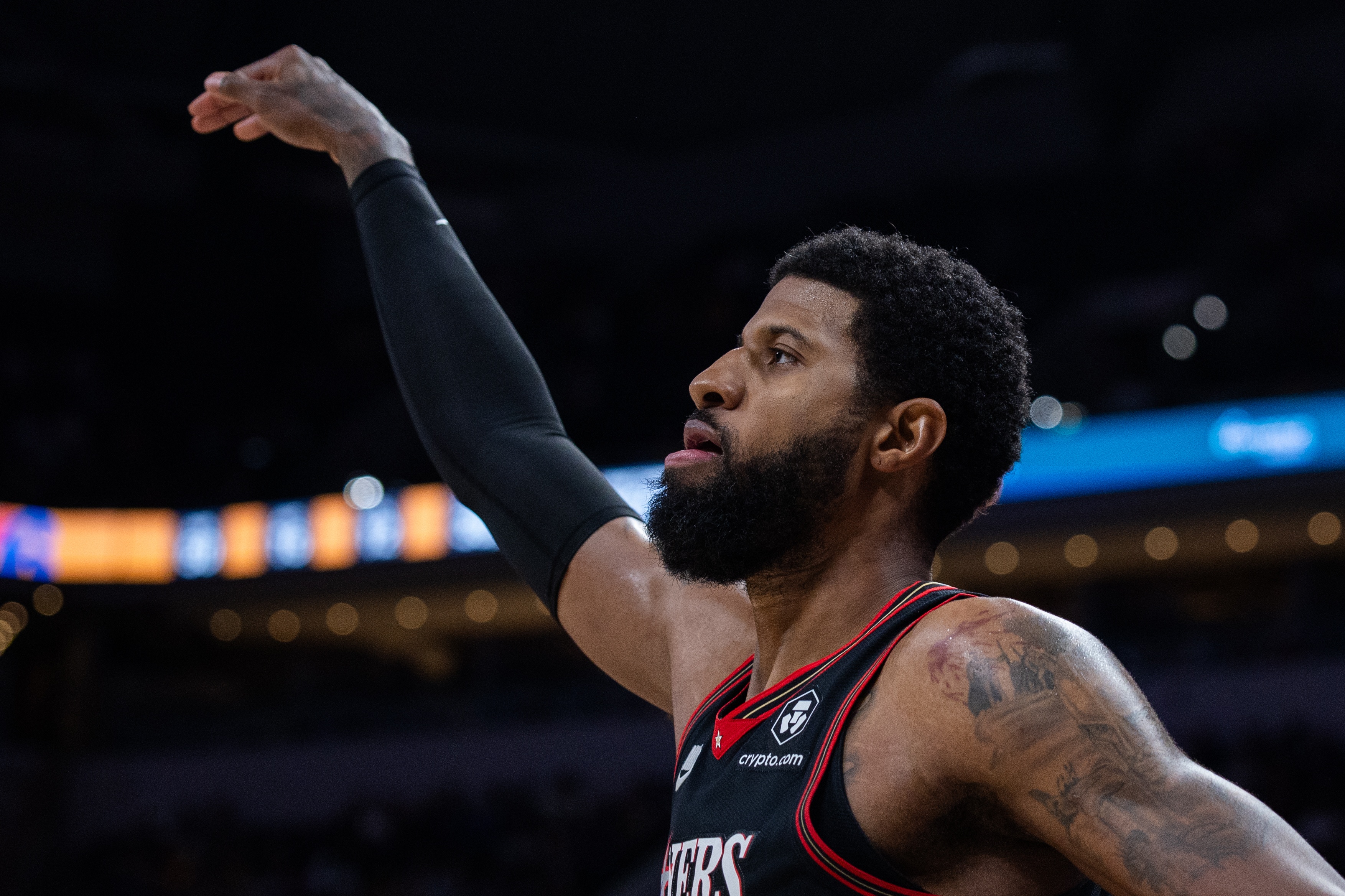 世界杯官方直播软件下载-打了10分钟好球!乔治全场11分5板2助 11分全是首节所得